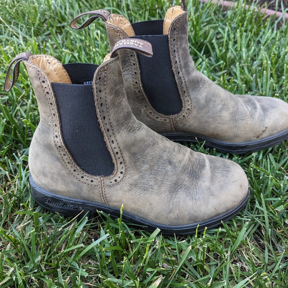Blundstone size 8.5 women rustic brown
